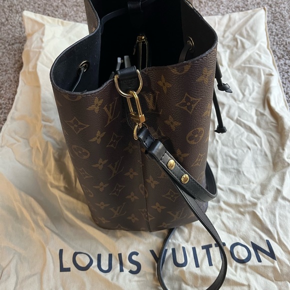 - LV Neonoe Black Monogram Canvas MM Handbag - Picture 2 of 4